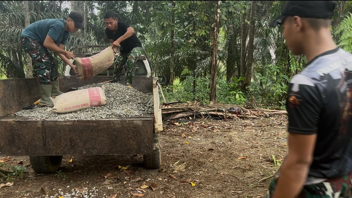 Satgas TMMD Ke-130 Kodim 1210/Landak Pastikan Kebutuhan Material Tercukupi