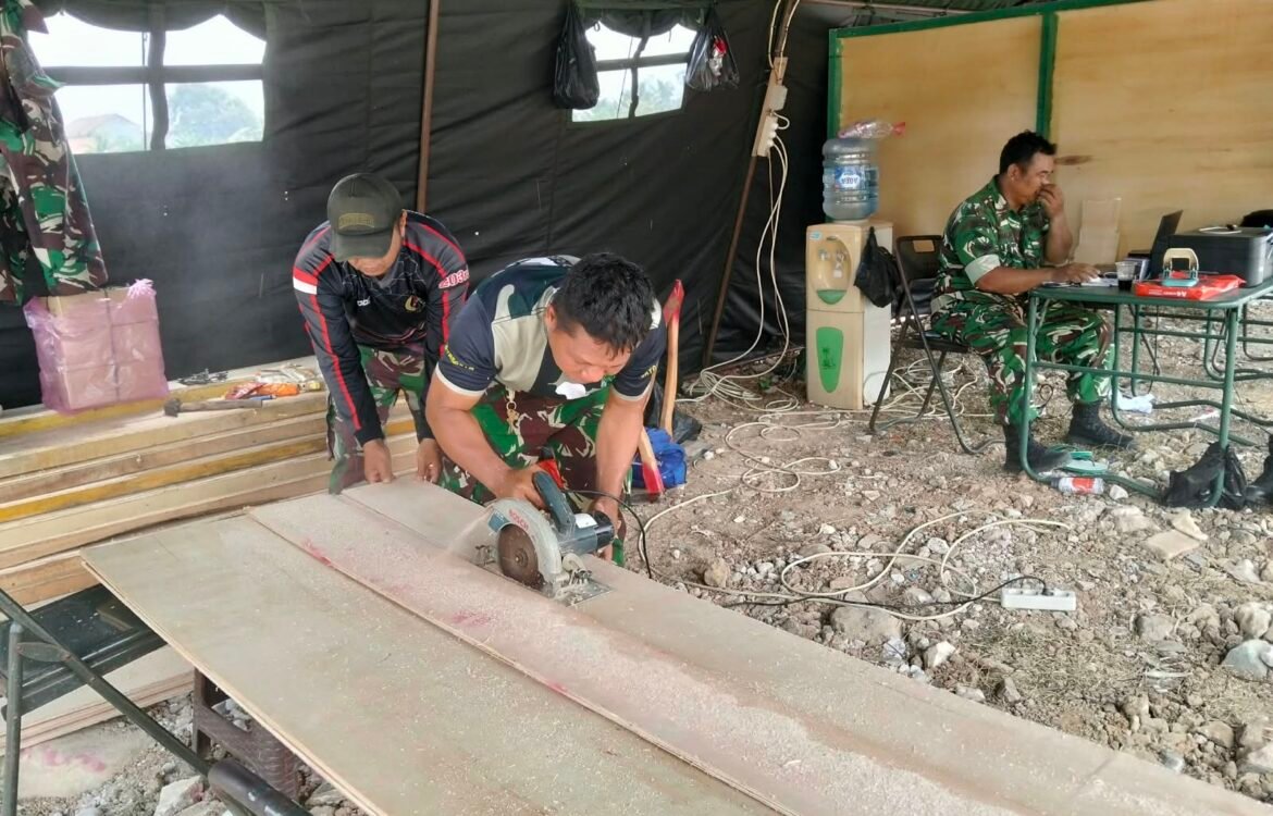 Dedikasi Satgas TMMD ke-130 dalam Mempersiapkan Infrastruktur di Desa Sumur Bandung Dedikasi Satgas TMMD ke-130 dalam Mempersiapkan Infrastruktur di Desa Sumur Bandung