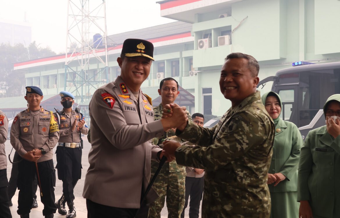 TNI Tunjukkan Dedikasi di HUT Meski Dalam Kondisi Asap Menyelimuti