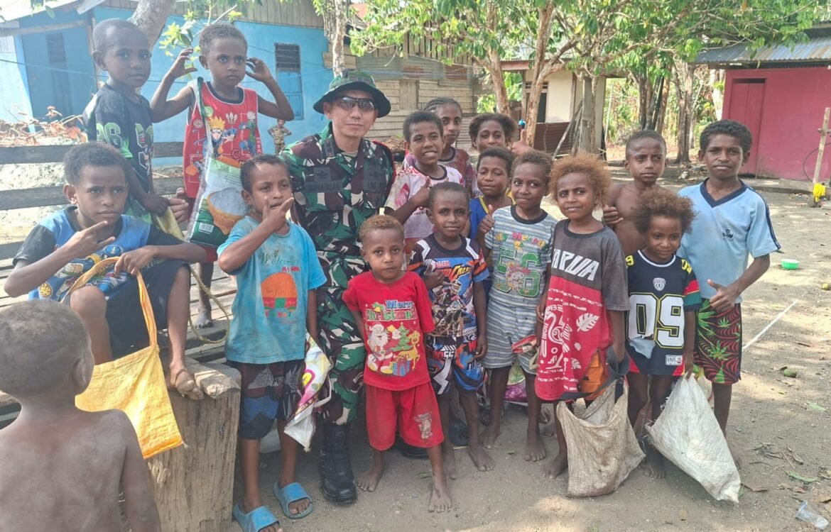 Dandim 1808/Mansel Berikan Inspirasi kepada Anak-anak Yamboi Melalui Interaksi Dandim 1808/Mansel Berikan Inspirasi kepada Anak-anak Yamboi Melalui Interaksi