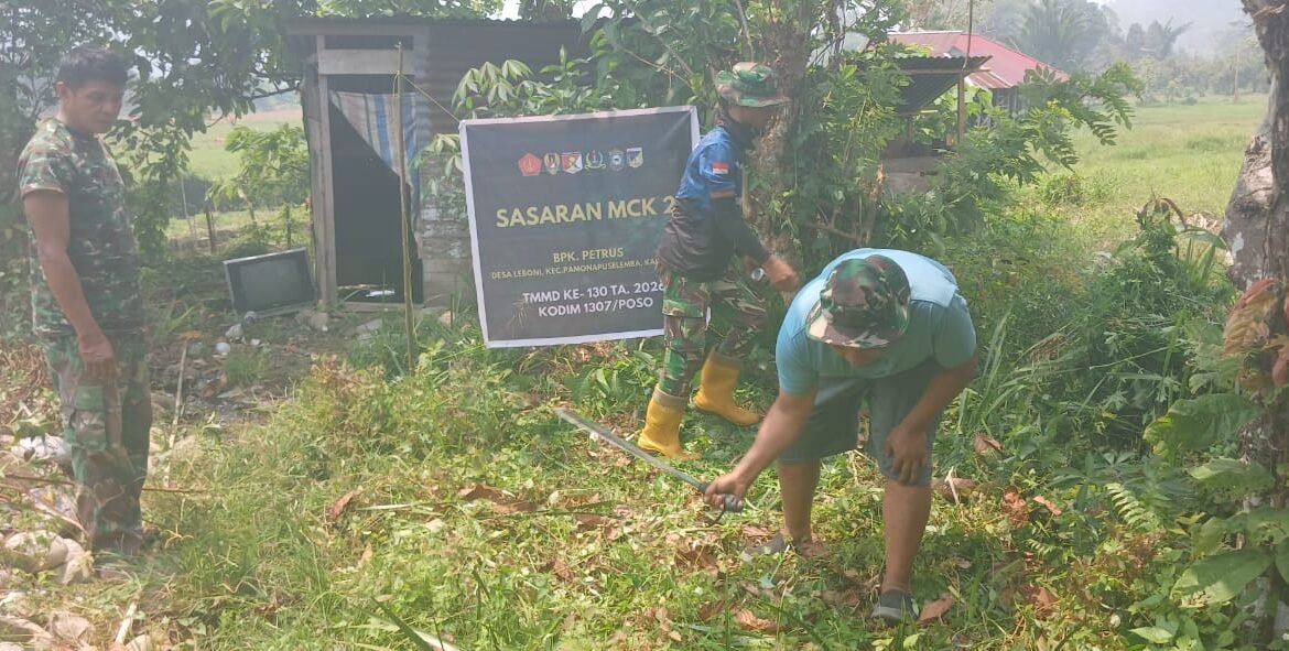 Satgas TMMD Reguler ke-130 mulai bersihkan lahan untuk MCK di Poso Satgas TMMD Reguler ke-130 mulai bersihkan lahan untuk MCK di Poso