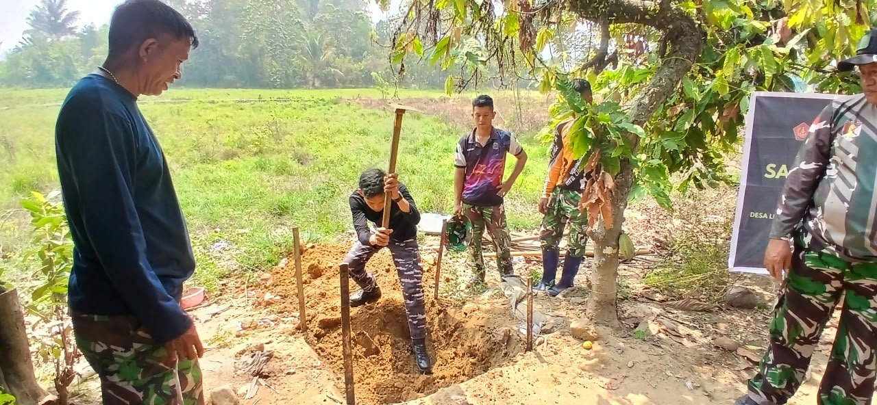 Tentara Kembangkan Fasilitas MCK di Tiku Djobu untuk Masyarakat Desa