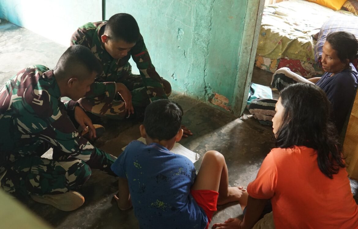 Membangun Ikatan Keluarga antara Satgas TMMD 130 dan Warga Kandang Limun Membangun Ikatan Keluarga antara Satgas TMMD 130 dan Warga Kandang Limun