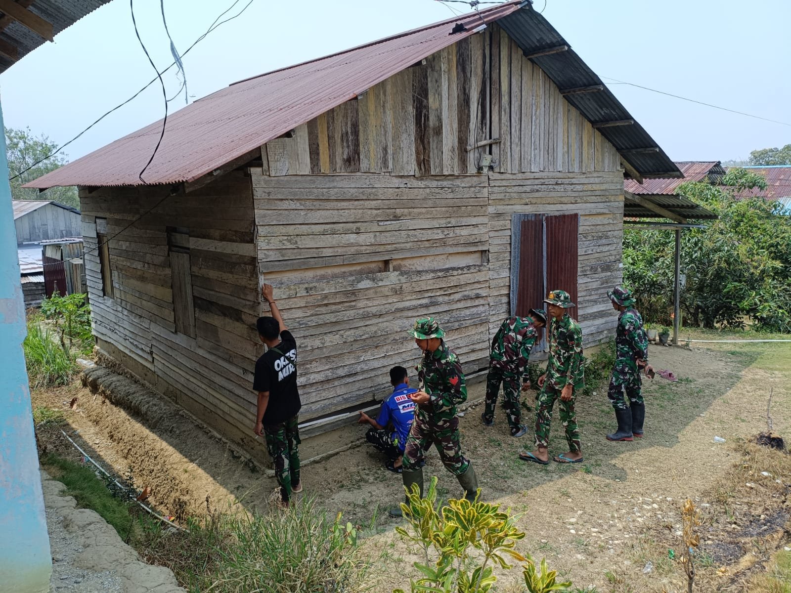 Kegiatan TMMD Reguler ke-130 Dimulai dengan Rehabilitasi Rumah Jenifer Tokutende