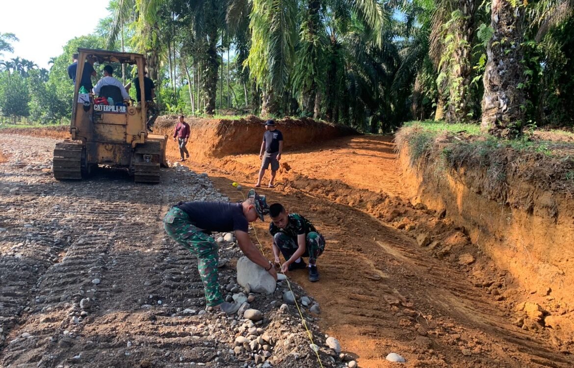 Proyek TMMD ke-130: TNI dan Komunitas Bersatu Tuntaskan Jalan 2,9 Kilometer di Bengkulu Proyek TMMD ke-130: TNI dan Komunitas Bersatu Tuntaskan Jalan 2,9 Kilometer di Bengkulu