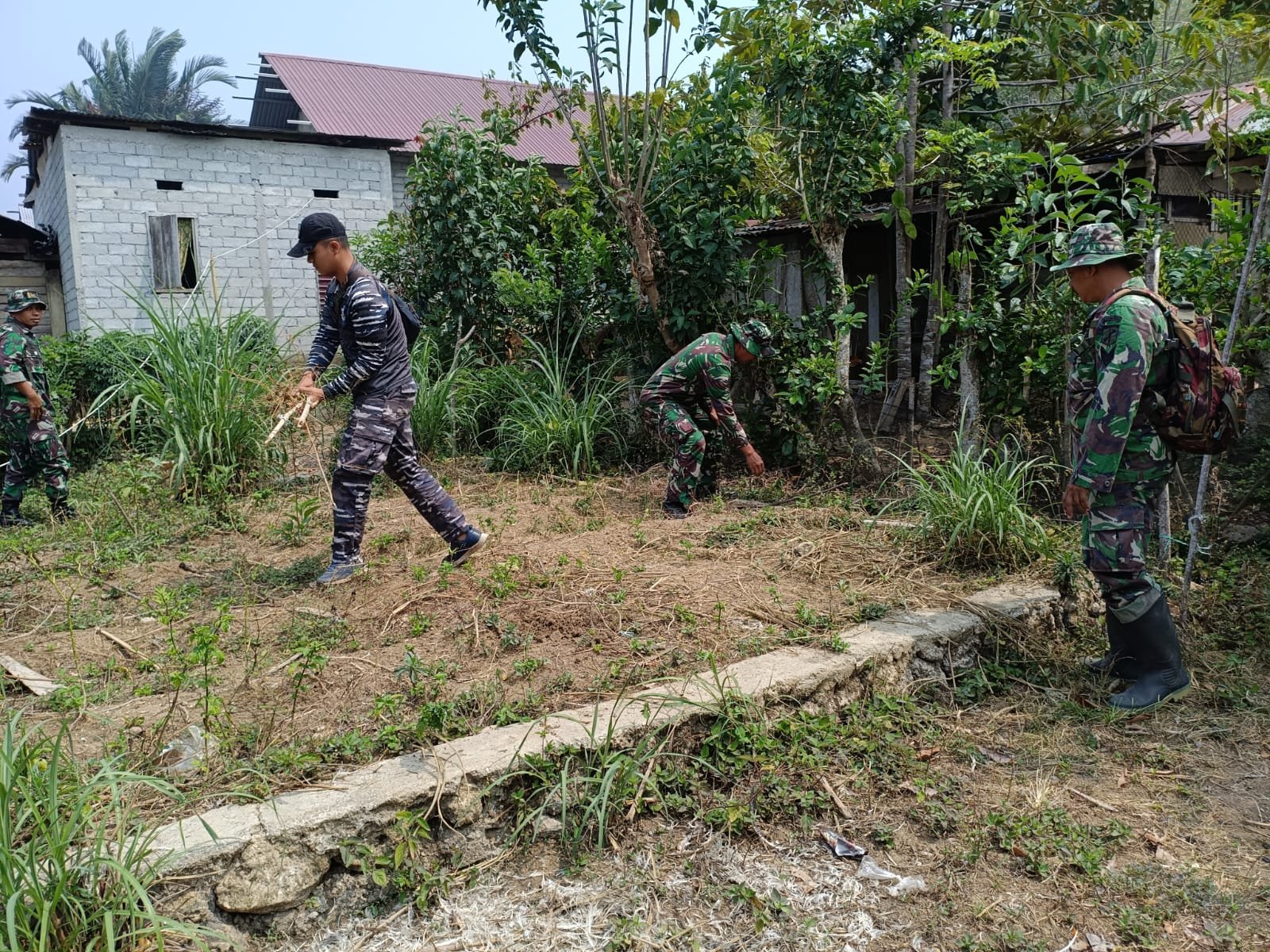 Satgas TNI TMMD ke-130 Siapkan Lahan Pembangunan Sumur Bor di Pamona