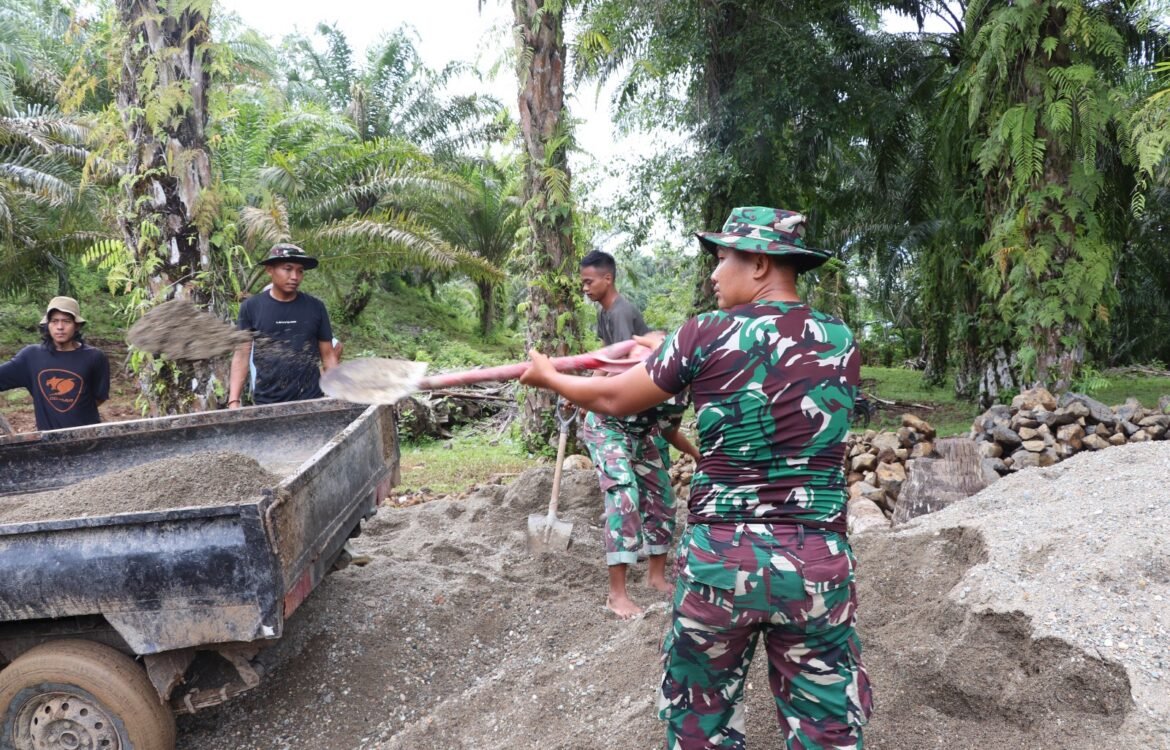 Dukungan Warga Kandang Limun Dorong Pembangunan Jalan Melalui Program TMMD Dukungan Warga Kandang Limun Dorong Pembangunan Jalan Melalui Program TMMD