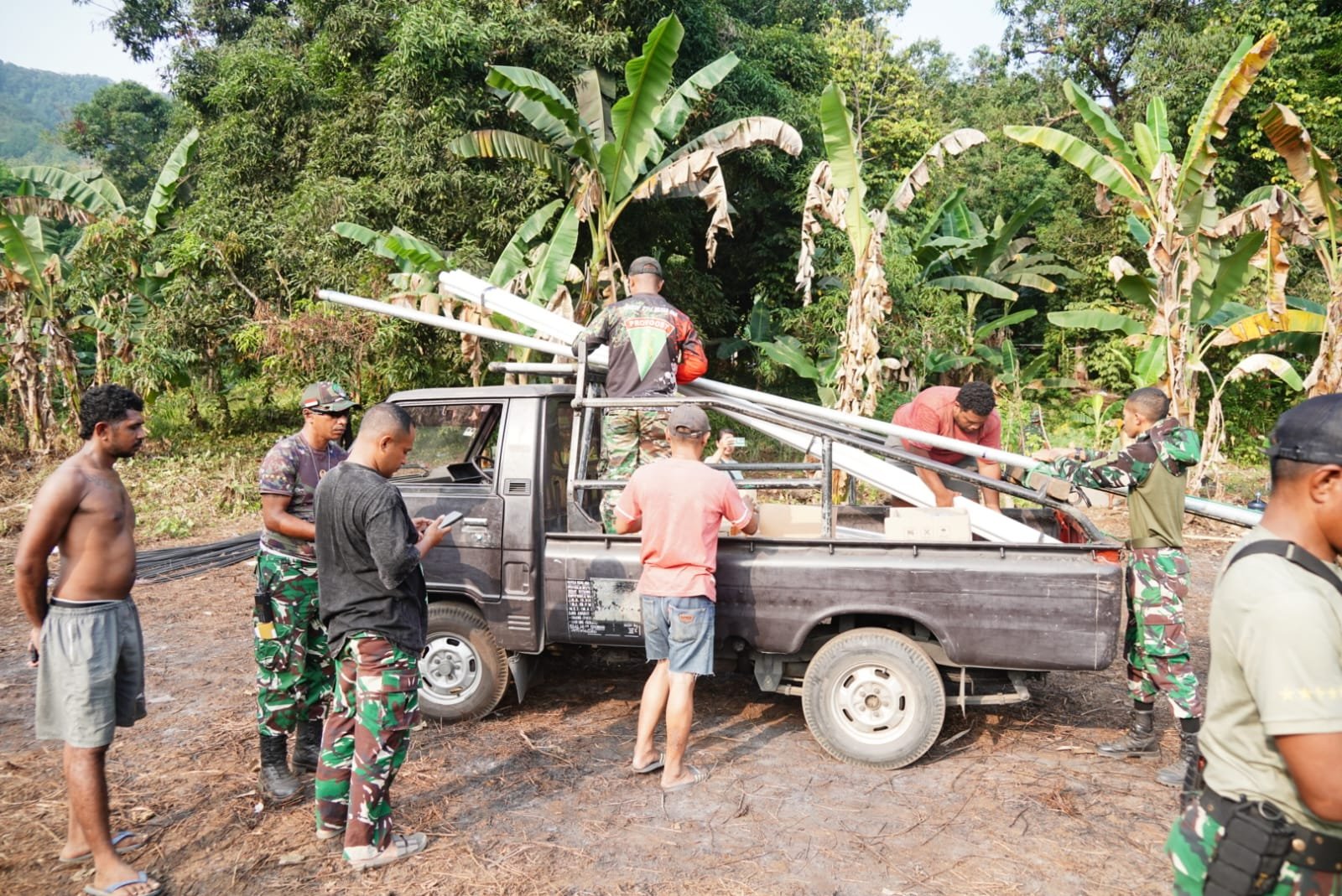 Satgas TMMD Ke-130 Kodim 1504/Ambon Luncurkan Distribusi Material untuk Pembangunan Hari Ini