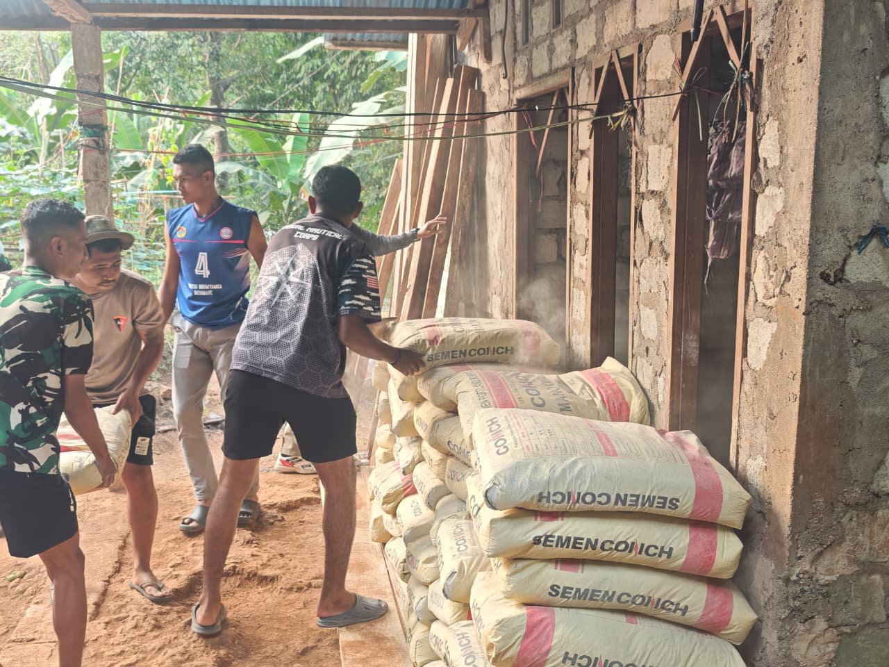 Infrastruktur Dusun Seri: Satgas TMMD Hadapi Jalan Berbatu dan Asap tebal