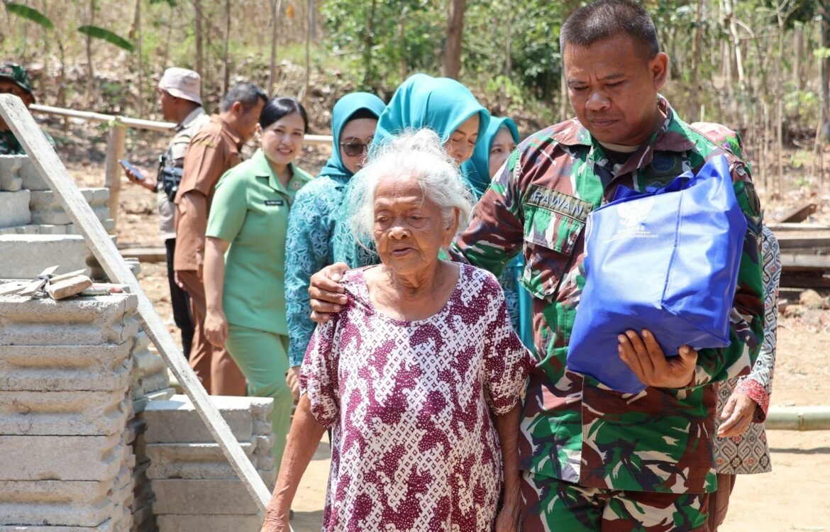 Mbah Waqilah, 95 Tahun, Tekadkan Kemandirian Melalui Renovasi Rumah TMMD