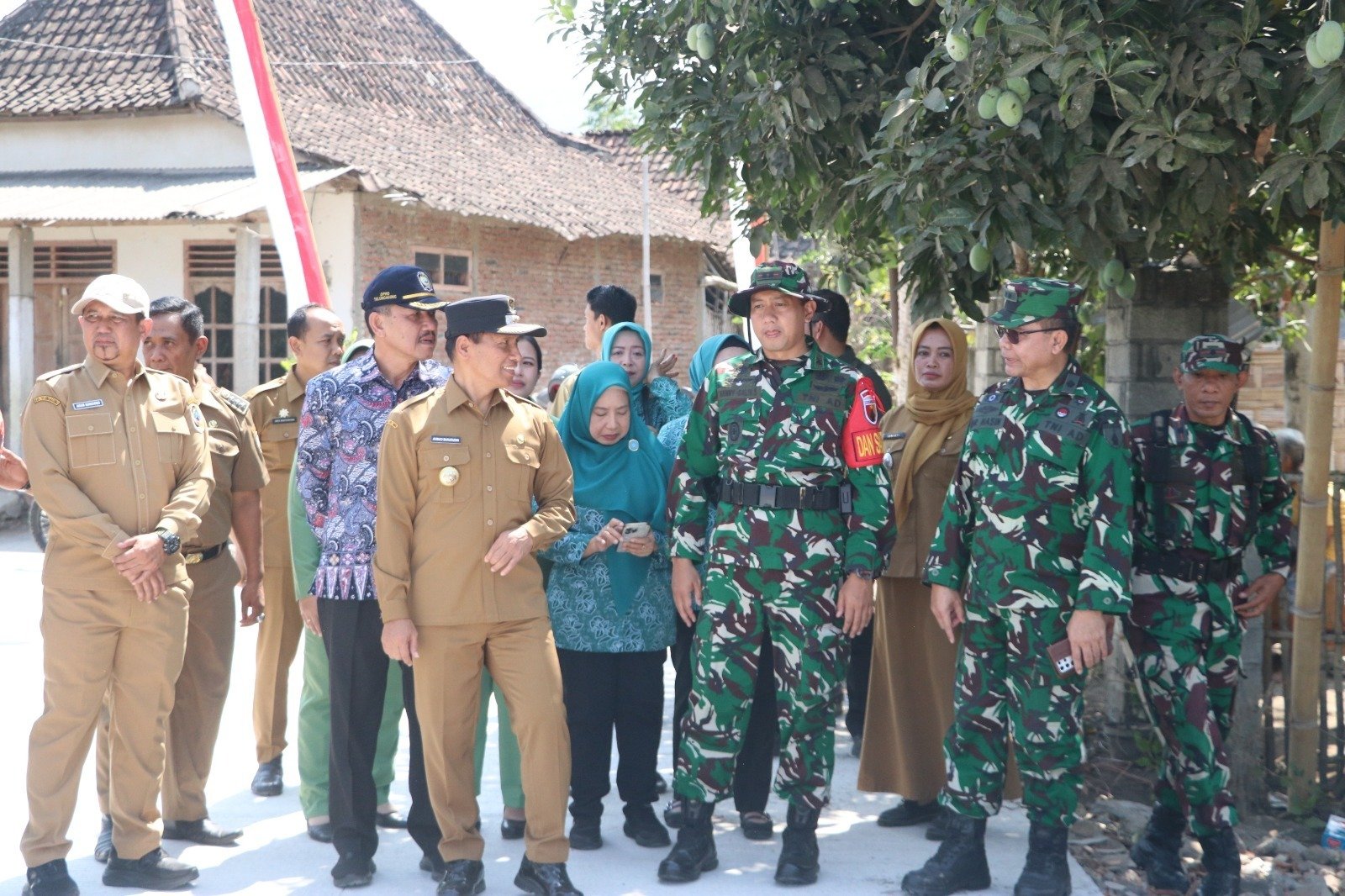 Pendekatan Holistik Kodim Tulungagung dalam Membangun Desa Pojok Melalui TMMD