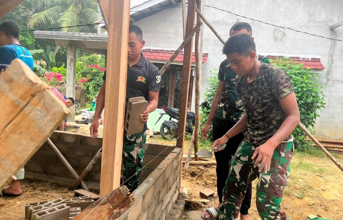 Strategi Satgas TMMD dalam Membangun Rumah Ibu Suhanim dengan Batako Strategi Satgas TMMD dalam Membangun Rumah Ibu Suhanim dengan Batako