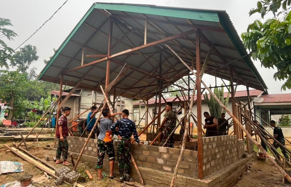 Transformasi Rumah Ibu Suhanim Berkat Dedikasi TNI Satgas TMMD di Landak Transformasi Rumah Ibu Suhanim Berkat Dedikasi TNI Satgas TMMD di Landak
