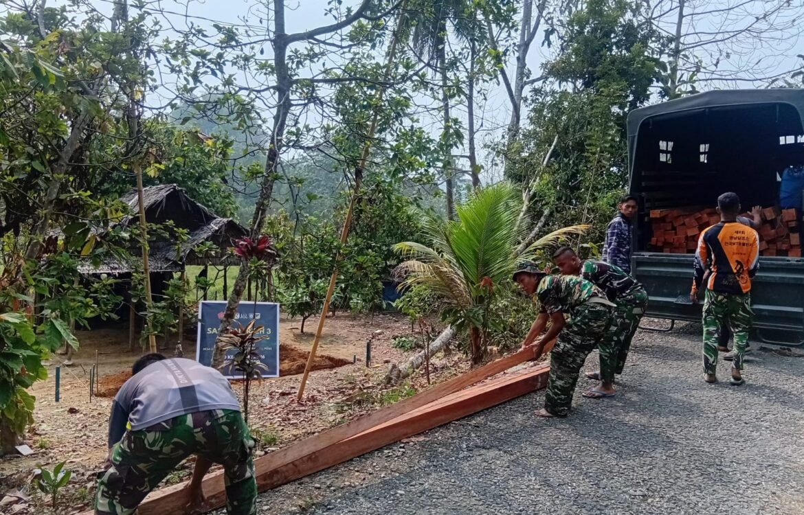 Proses Renovasi Hunian Bapak Tuku Djobu Dimulai dengan Material Kayu Terkirim