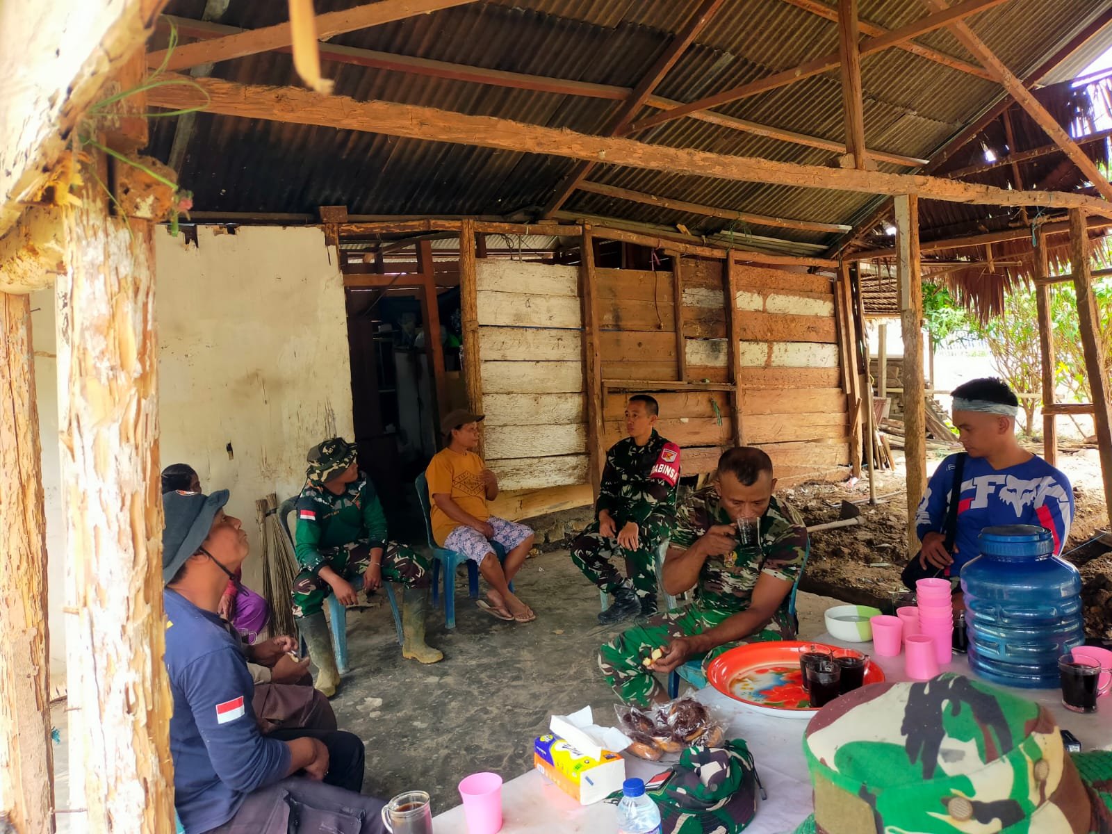 Satgas TMMD ke-130 Poso Dekatkan Diri dengan Masyarakat Melalui Dialog Santai