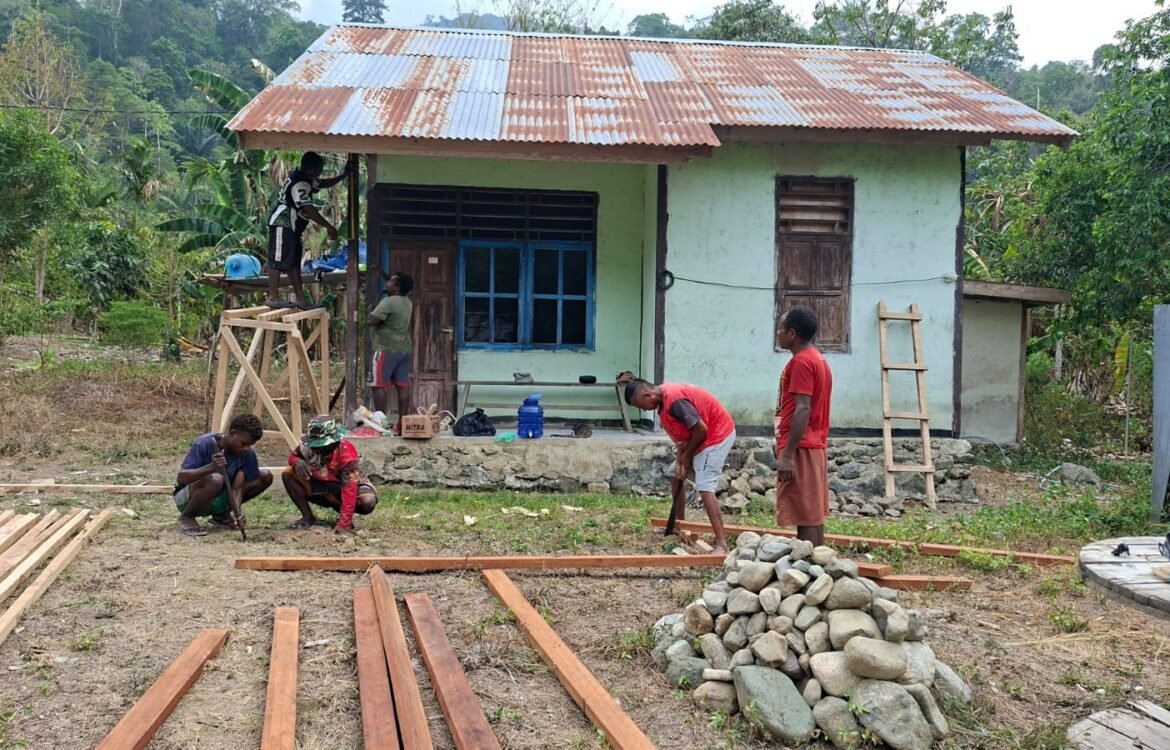 Kolaborasi TNI dan Masyarakat Wujudkan Rehabilitasi Rumah yang Layak Huni