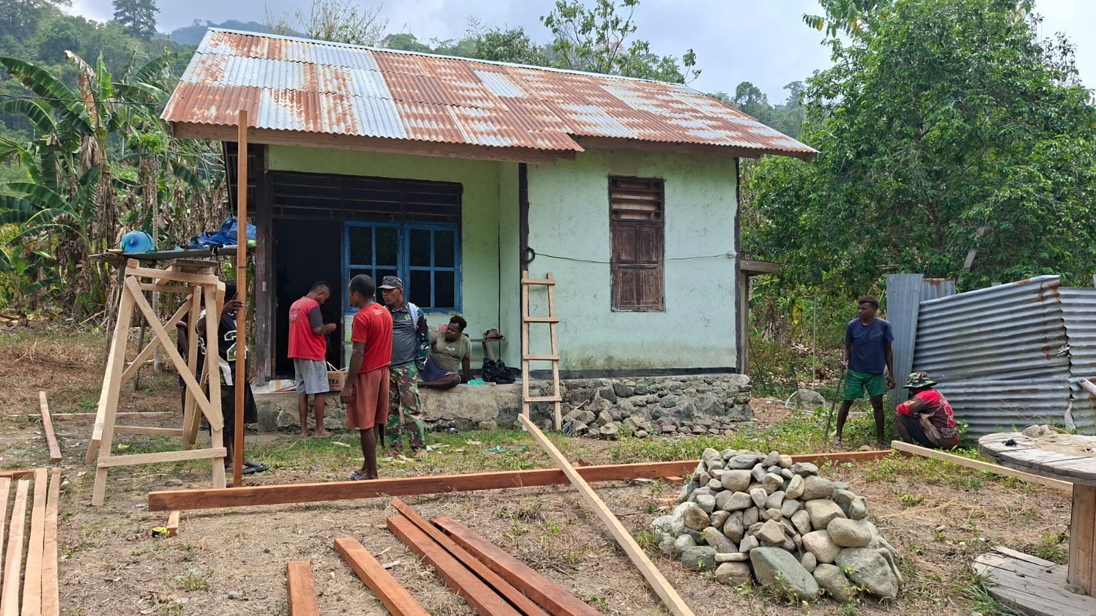 Membangun Komunitas Kuat Melalui Program Rehabilitasi RTLH di Manokwari Selatan