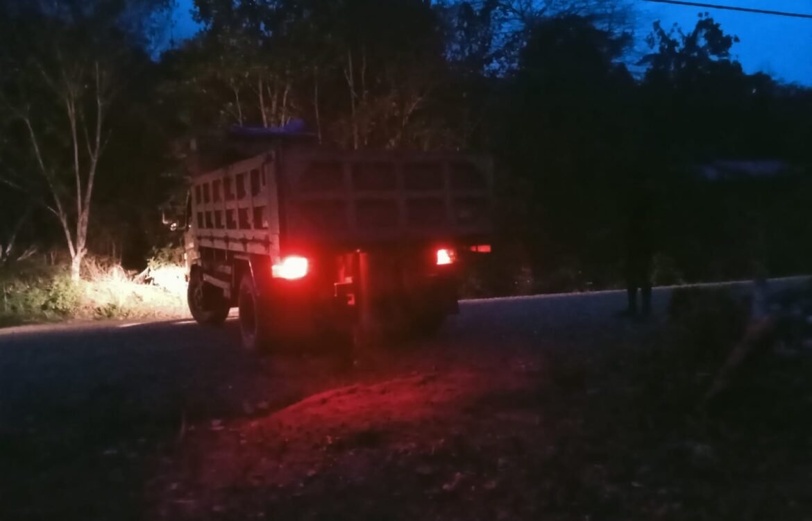 Prajurit Satgas Malam Ini Teruskan Proyek Pembangunan di Kampung Yamboi