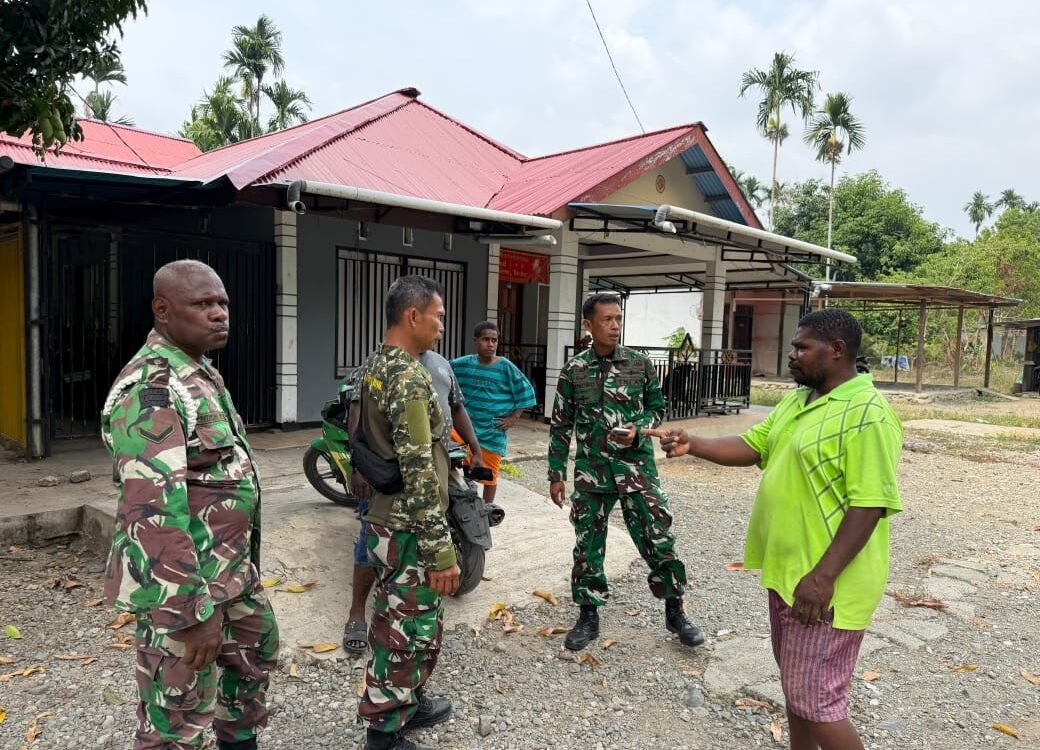 Kapten Hendro Sosialisasikan Pentingnya Pembangunan Jalan kepada Warga Manokwari