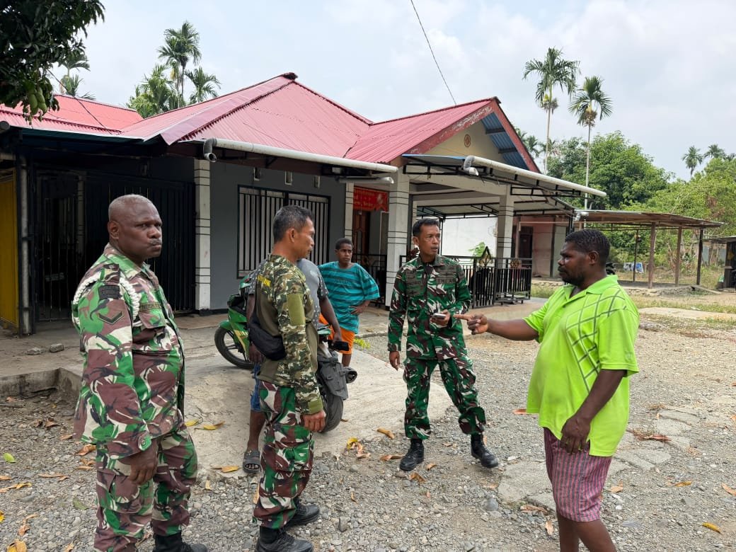 Kapten Hendro Sosialisasikan Pentingnya Pembangunan Jalan kepada Warga Manokwari
