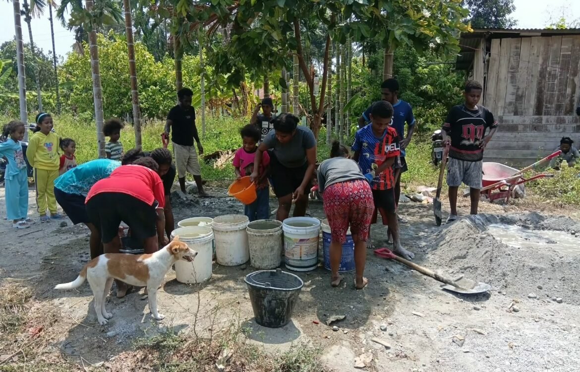 Mama Papua Berperan Aktif dalam Proyek Pembangunan TMMD ke-130 di Manokwari