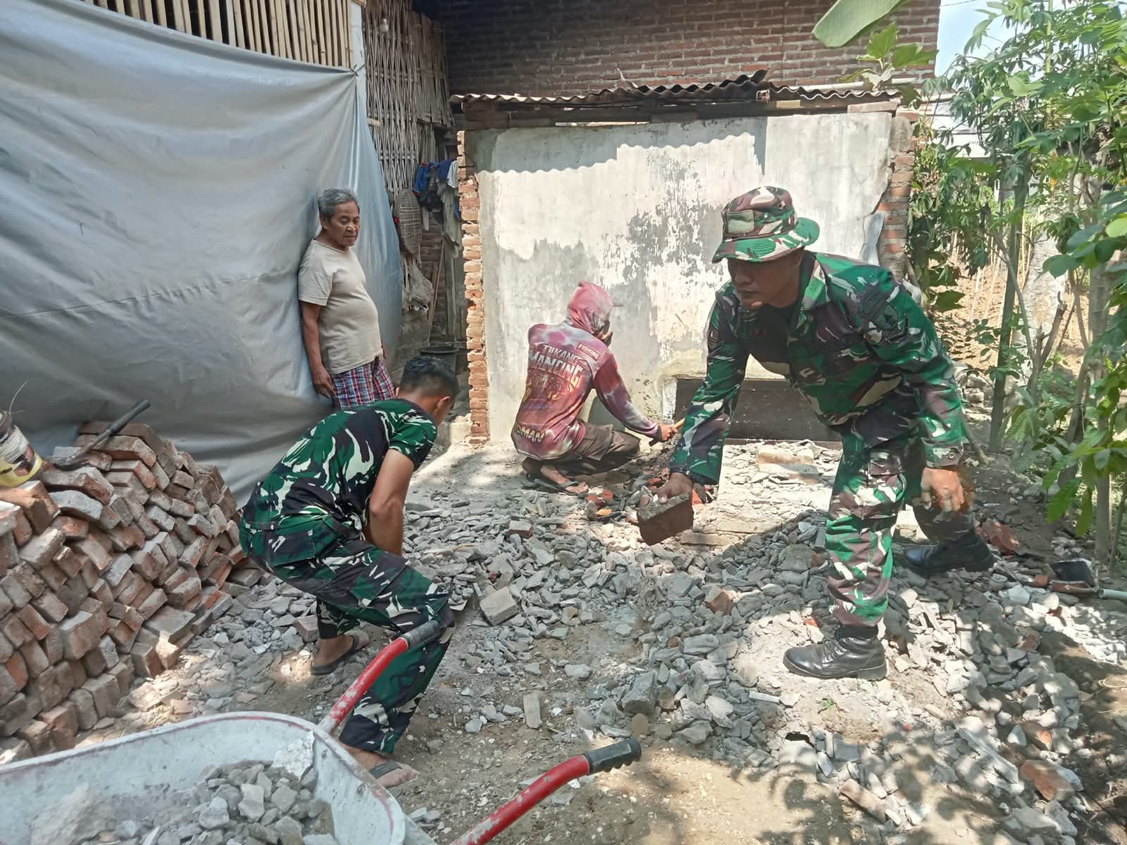 Proyek TMMD ke-130 dimulai: Rumah Suparlan akan dibangun di Tulungagung