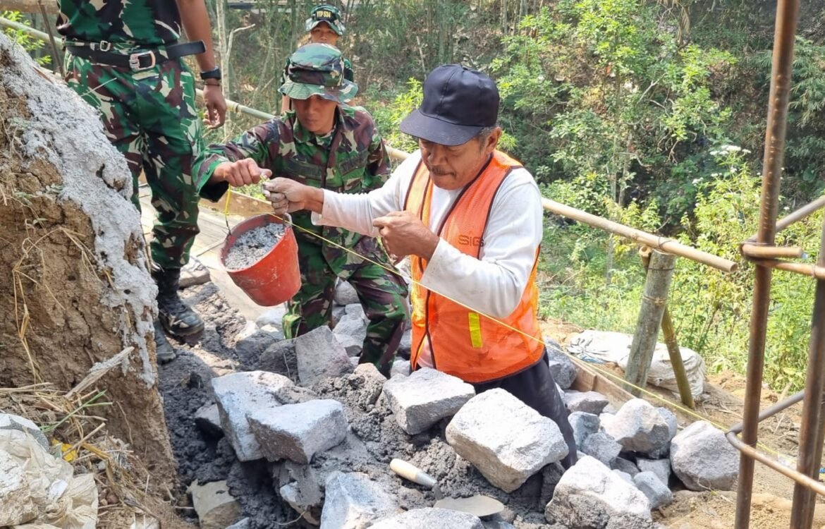 Pak Darto: Semangat Perubahan dalam Pembangunan Desa Taji yang Rentan Longsor