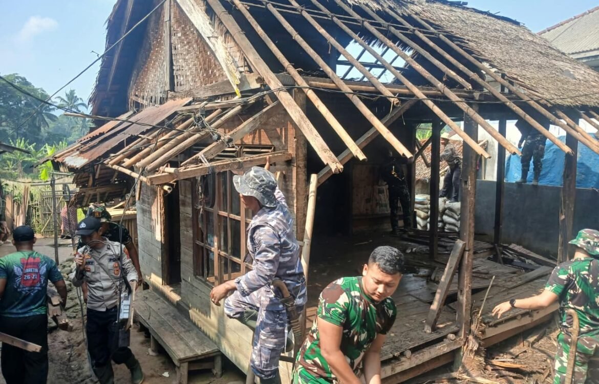 Keluarga Bapak Apin Nikmati Hunian Baru Berkat Upaya TMMD Ke-130