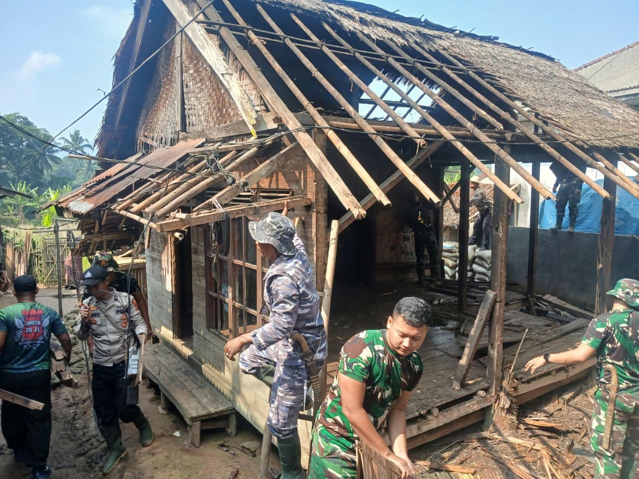 Keluarga Bapak Apin Nikmati Hunian Baru Berkat Upaya TMMD Ke-130