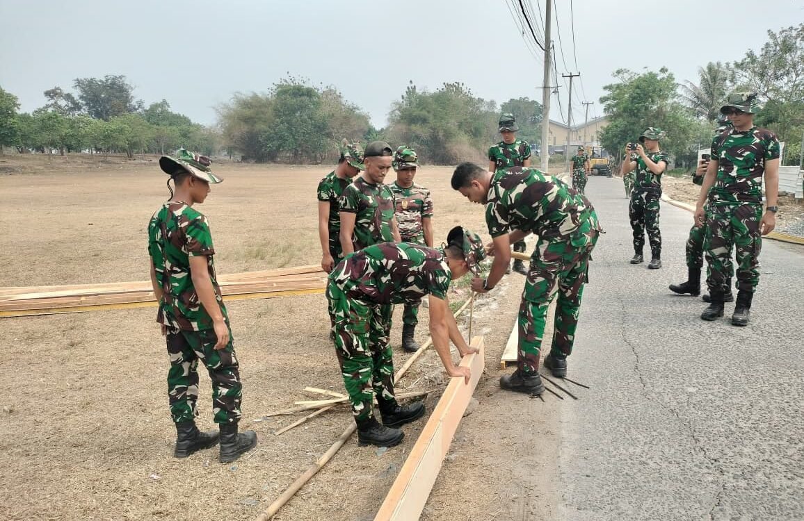 Upaya TNI dalam Mempercepat Proyek Infrastruktur Desa Sumur Bandung Upaya TNI dalam Mempercepat Proyek Infrastruktur Desa Sumur Bandung