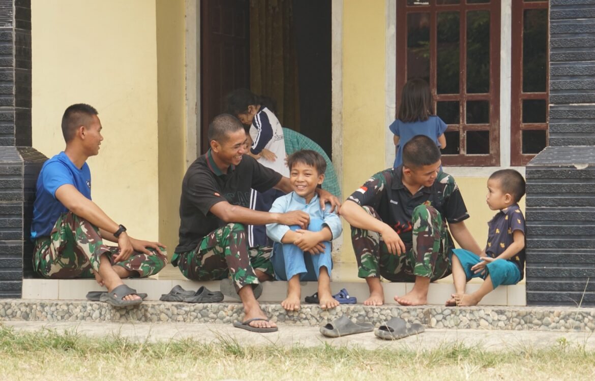 Anak-Anak Kandang Limun Rayakan Kehadiran Tim TMMD dengan Sukacita Anak-Anak Kandang Limun Rayakan Kehadiran Tim TMMD dengan Sukacita