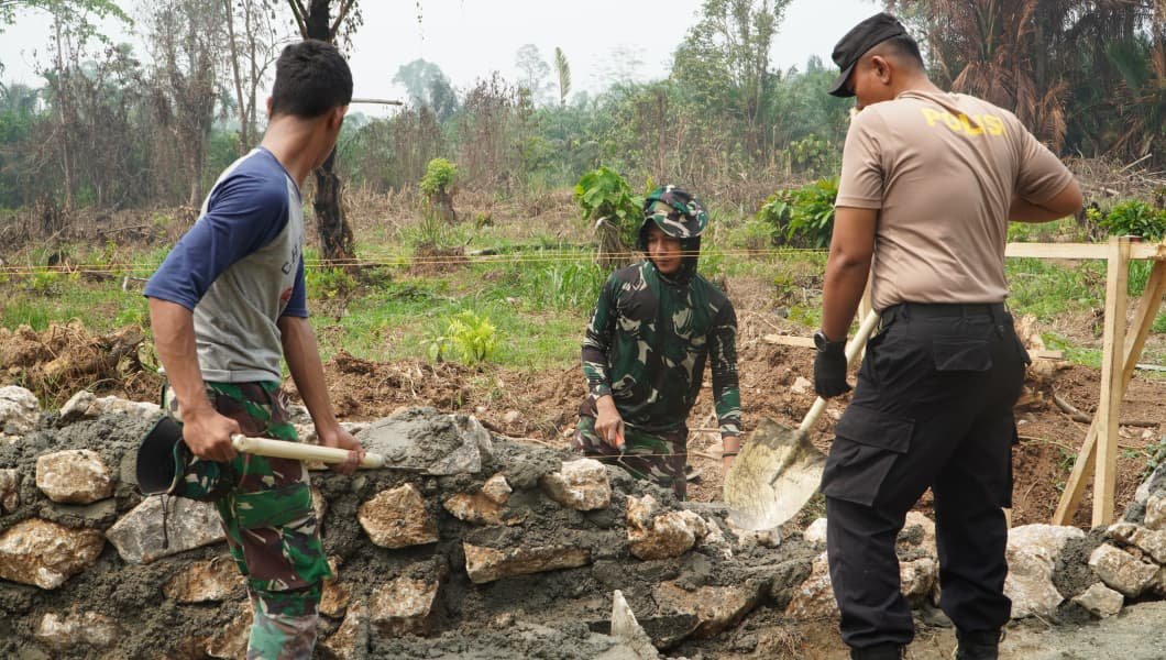 Upaya TNI dan Polri dalam TMMD Ke-130 untuk Infrastruktur Luwu Timur Upaya TNI dan Polri dalam TMMD Ke-130 untuk Infrastruktur Luwu Timur
