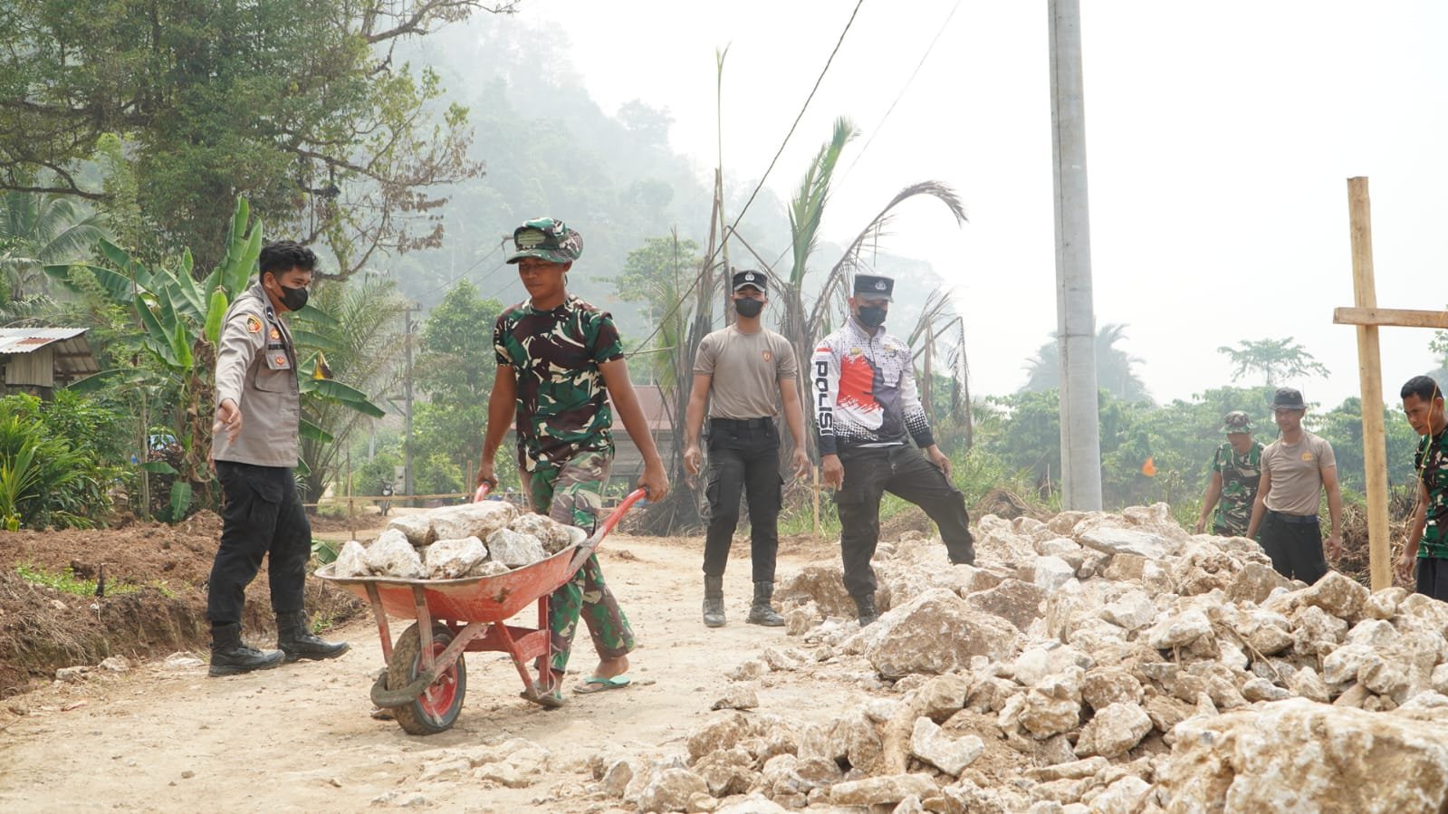 Sinergi TNI-Polri dan Masyarakat Ciptakan Progres Pembangunan di Luwu Timur