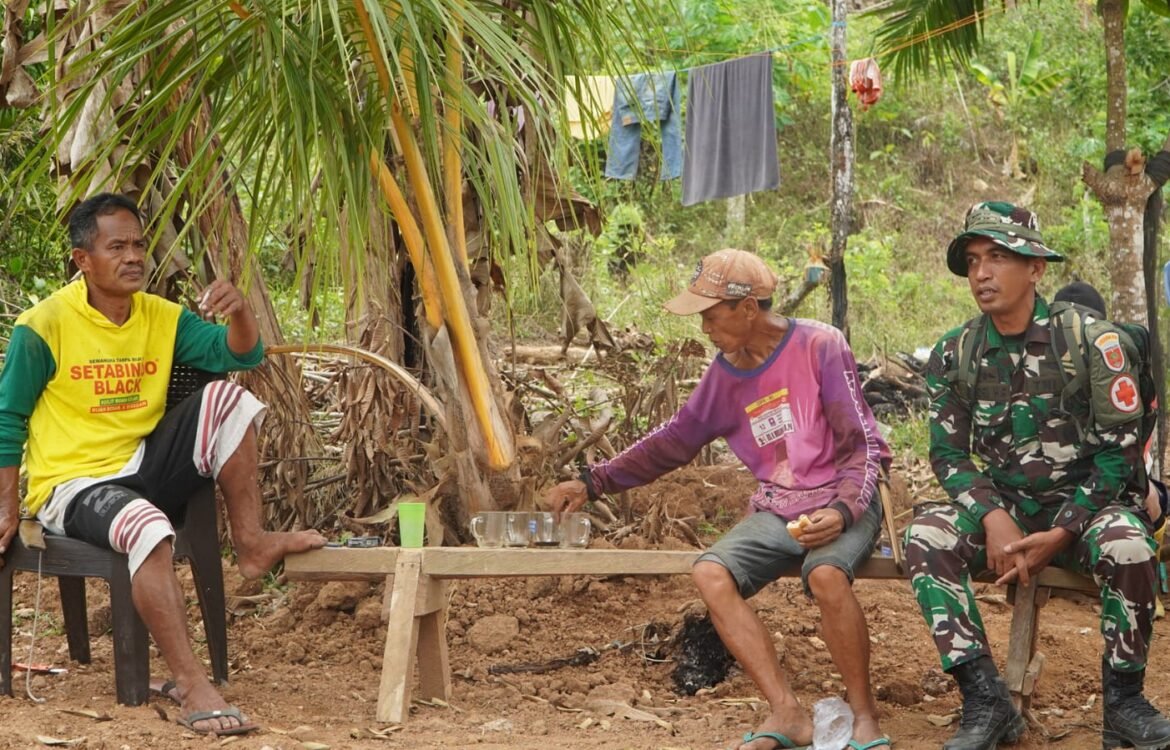 Penyuluhan Kesehatan oleh Satgas TMMD Sentuh Keluarga di Dusun Rande-Rande Penyuluhan Kesehatan oleh Satgas TMMD Sentuh Keluarga di Dusun Rande-Rande
