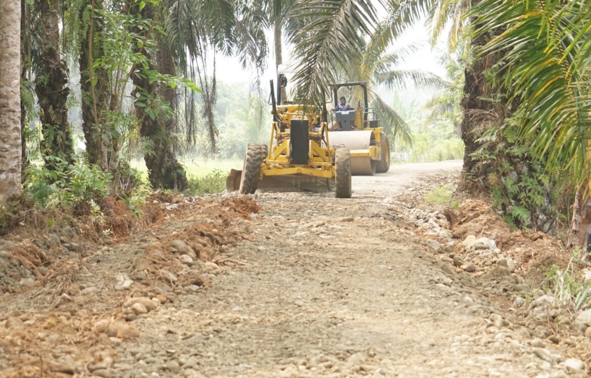 Pembangunan Jalan TMMD ke-130: Meningkatkan Konektivitas Ekonomi di Kandang Limun Pembangunan Jalan TMMD ke-130: Meningkatkan Konektivitas Ekonomi di Kandang Limun