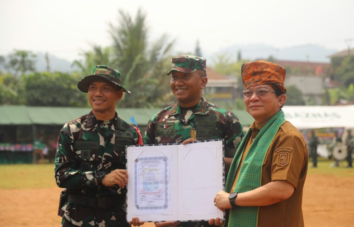 TNI Manunggal Membangun Desa: Sinergi untuk Kemajuan Citorek Barat TNI Manunggal Membangun Desa: Sinergi untuk Kemajuan Citorek Barat