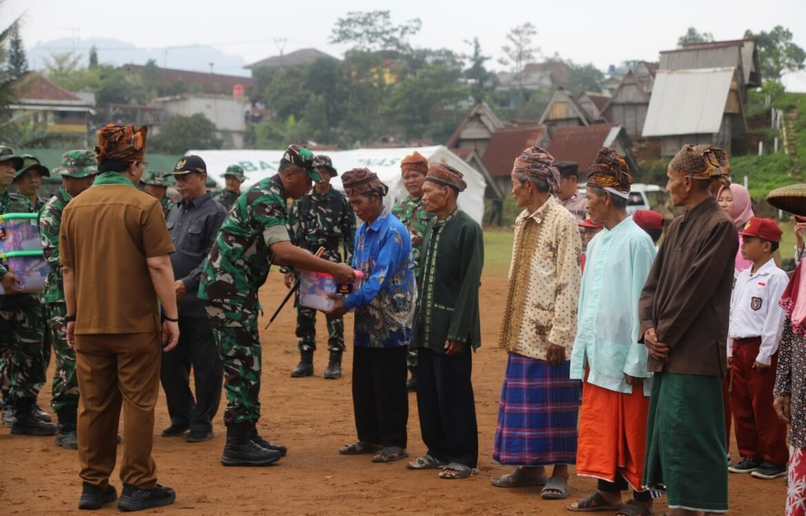 Inisiatif TMMD 130 Buka Peluang Ekonomi Lewat Perbaikan Jalan di Citorek Barat Inisiatif TMMD 130 Buka Peluang Ekonomi Lewat Perbaikan Jalan di Citorek Barat