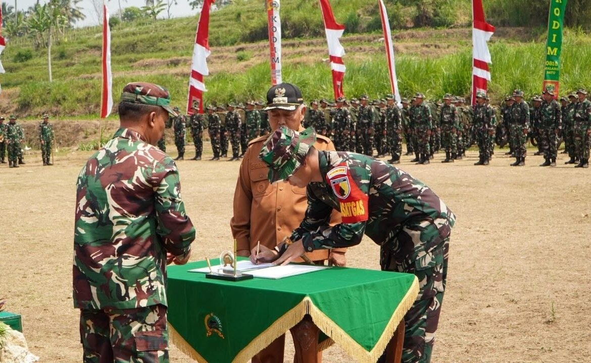 Dimulainya Program TMMD ke-130 di Malang Ditandai Dengan Penandatanganan Bupati Dimulainya Program TMMD ke-130 di Malang Ditandai Dengan Penandatanganan Bupati