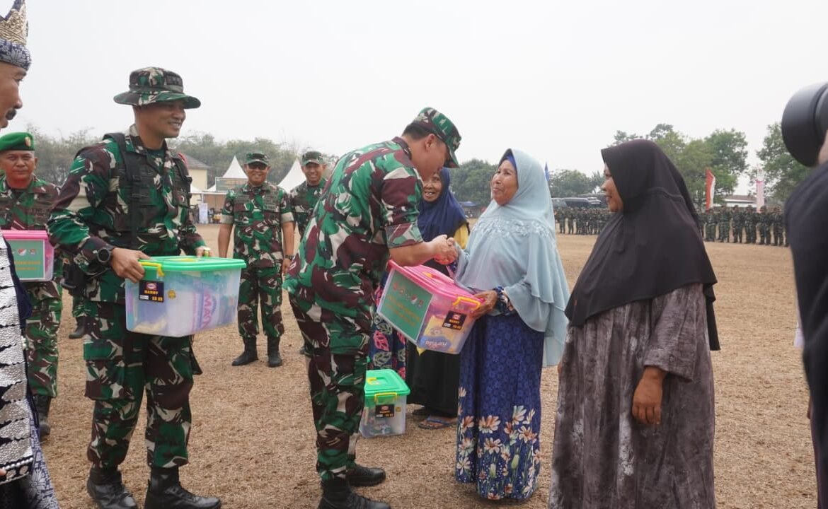 TNI Manunggal Membangun Desa ke-130, Bantuan Pangan untuk Warga Tigaraksa