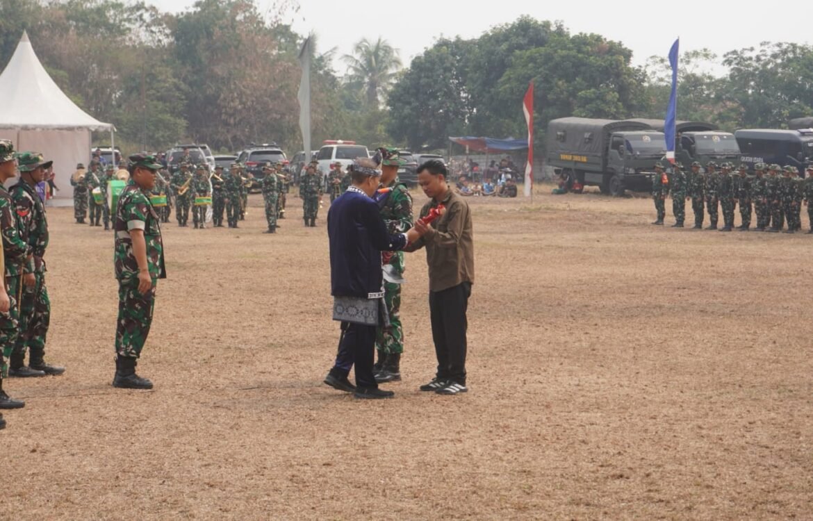 TMMD ke-130 Dimulai: Resmi Serahkan Alat Kerja untuk Pembangunan Desa