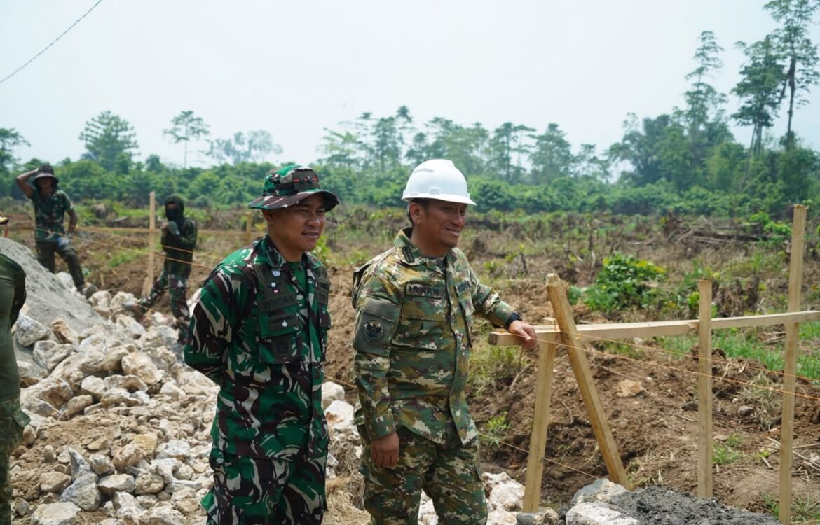 Tinggi Jalan Parumpanai Melalui TMMD ke-130 untuk Akses Tanpa Banjir Tinggi Jalan Parumpanai Melalui TMMD ke-130 untuk Akses Tanpa Banjir