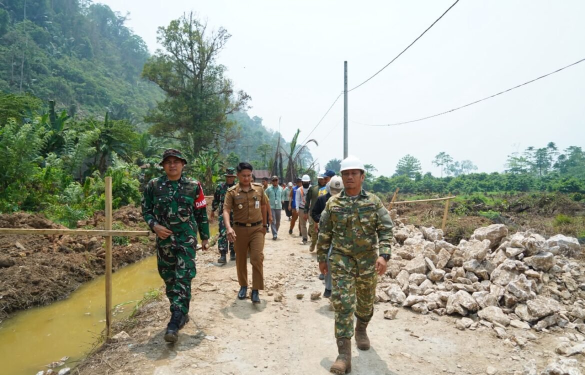 TMMD ke-130: Solusi Jalan Tinggi untuk Perekonomian Desa Parumpanai TMMD ke-130: Solusi Jalan Tinggi untuk Perekonomian Desa Parumpanai