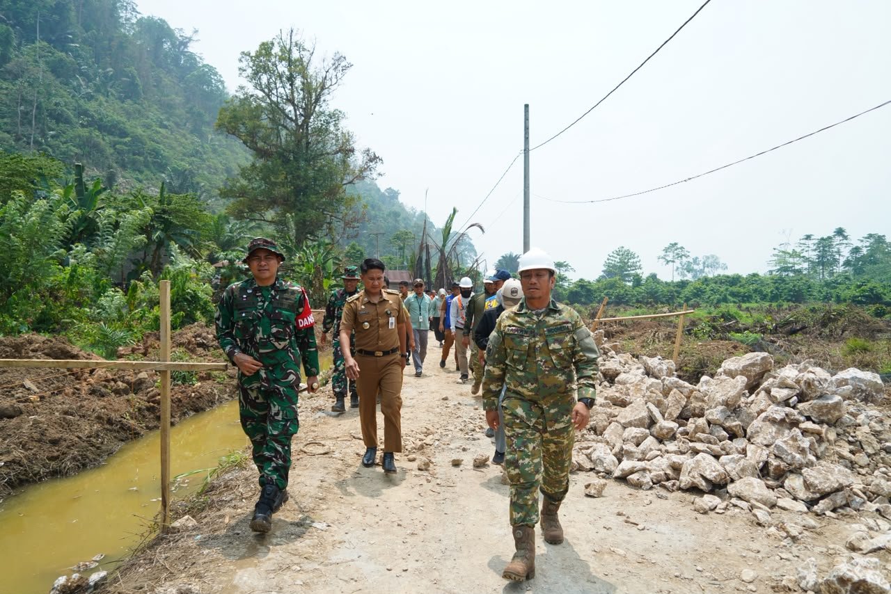 TMMD ke-130: Solusi Jalan Tinggi untuk Perekonomian Desa Parumpanai