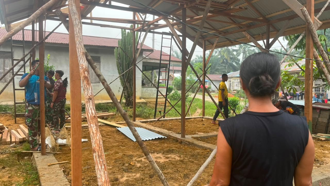 Kehangatan Gotong Royong dalam Proyek Pembangunan Rumah Bu Suhanim