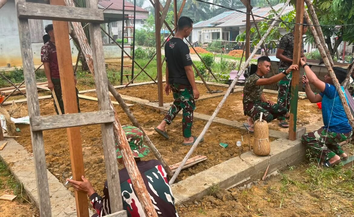 Kebahagiaan Bu Suhanim Melihat Proyek Perbaikan Rumah oleh Satgas TMMD