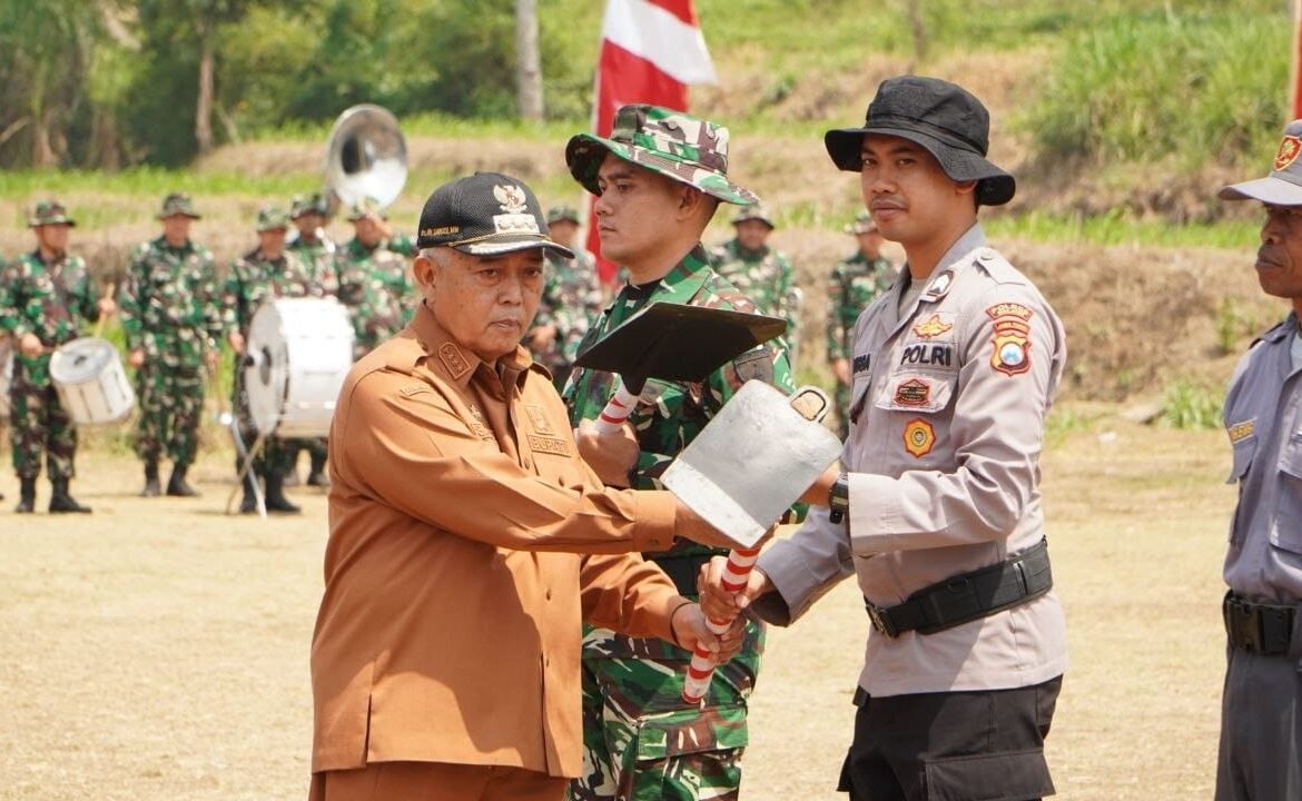 TMMD ke-130 dimulai, alat kerja diserahkan Bupati Malang untuk pembangunan desa