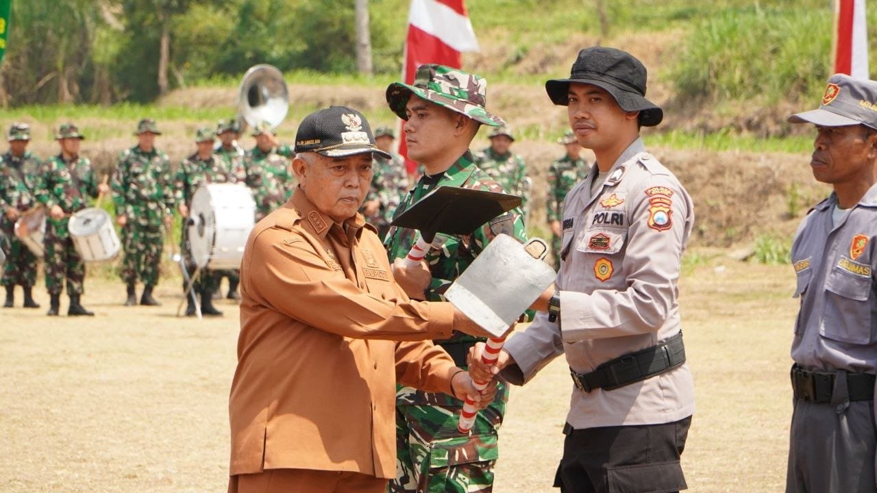 TMMD ke-130 dimulai, alat kerja diserahkan Bupati Malang untuk pembangunan desa